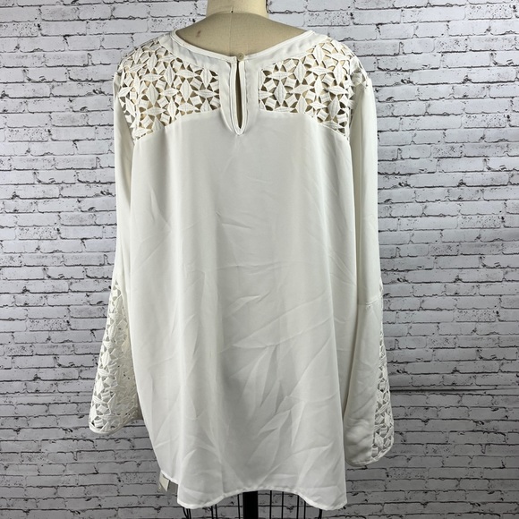 Vintage white blouse with laces on shoulders and sleeves size 2X - Picture 3 of 7